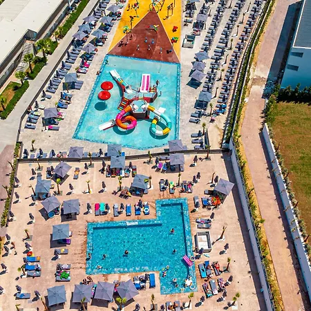 Hotel Caretta Paradise & Waterpark 4*