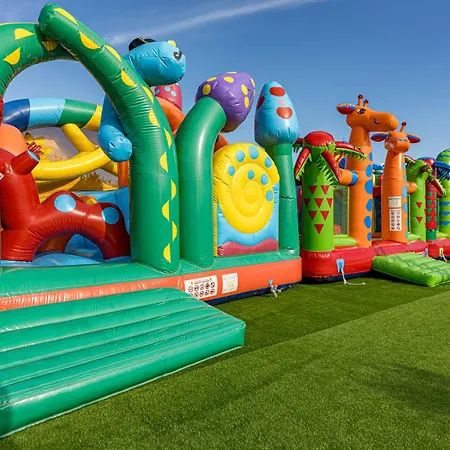 מלון Caretta Paradise & Waterpark טרגקי