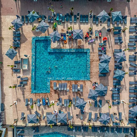 Caretta Paradise & Waterpark מלון