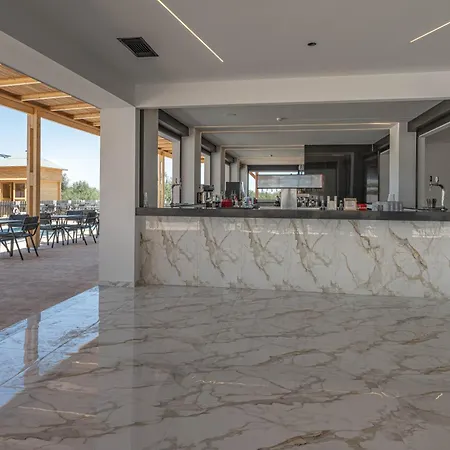 מלון Caretta Paradise & Waterpark 4*