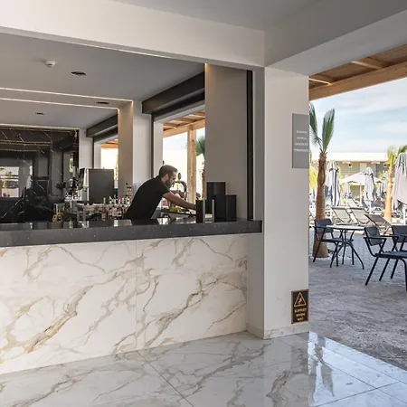 מלון Caretta Paradise & Waterpark טרגקי