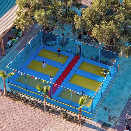 מלון Caretta Paradise & Waterpark 4*