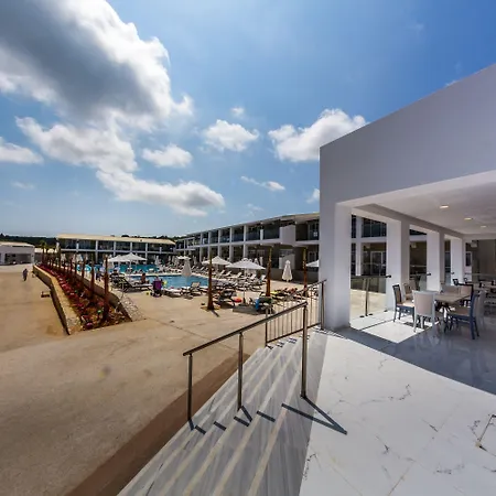 Caretta Paradise & Waterpark 4* טרגקי