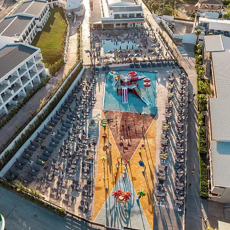Caretta Paradise & Waterpark ホテル