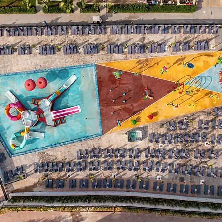 Caretta Paradise & Waterpark ホテル 4*