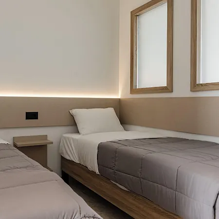 מלון Caretta Paradise & Waterpark 4*