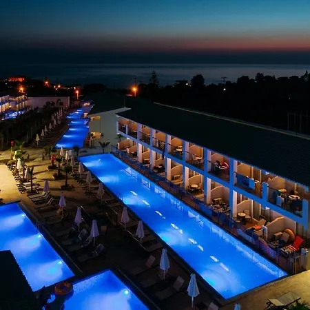 מלון Caretta Paradise & Waterpark