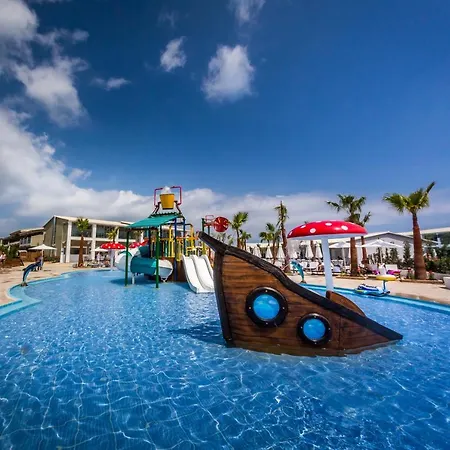 Caretta Paradise & Waterpark מלון טרגקי