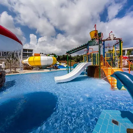 מלון Caretta Paradise & Waterpark 4*