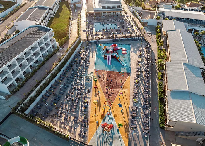 Caretta Paradise & Waterpark Hotel