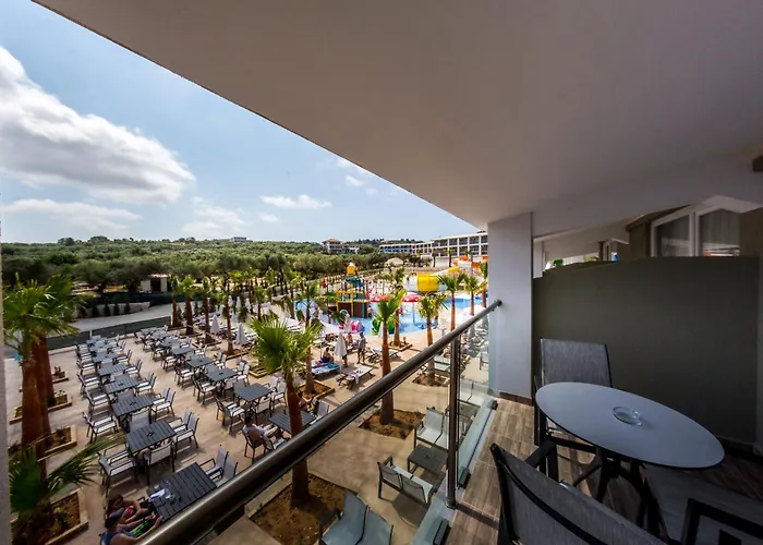 Caretta Paradise & Waterpark מלון 4*