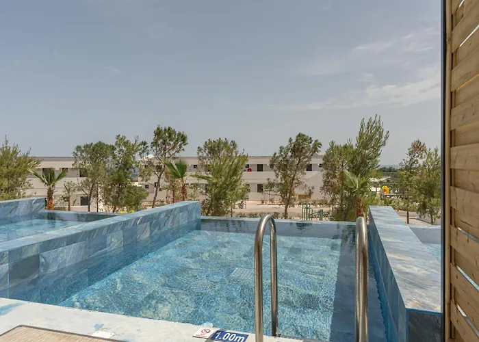 Caretta Paradise & Waterpark