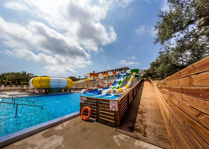Caretta Paradise & Waterpark 4*