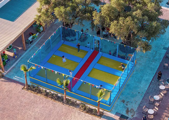 מלון Caretta Paradise & Waterpark 4*