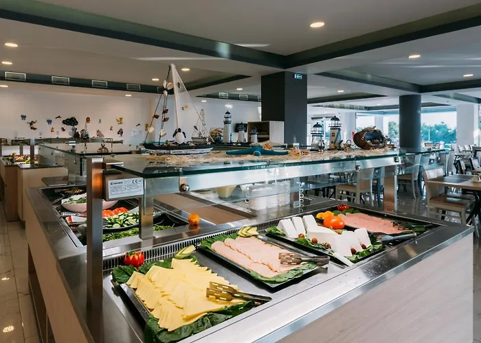 Caretta Paradise & Waterpark 4*